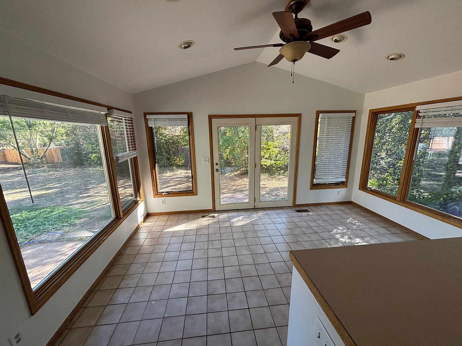 4 bed, 2574 sqft, $2,800 — Photo 2