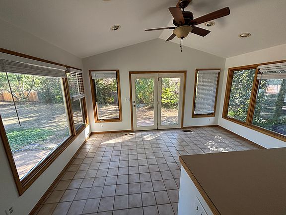 2nd image of 2028 Bennington Cir