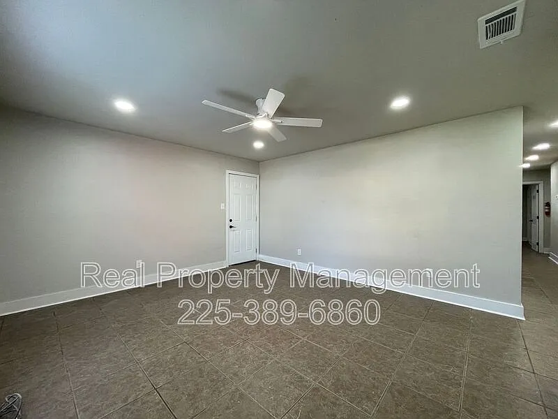 3 bed, 2.0 bath, 1300 sqft, $1,250 — Photo 4