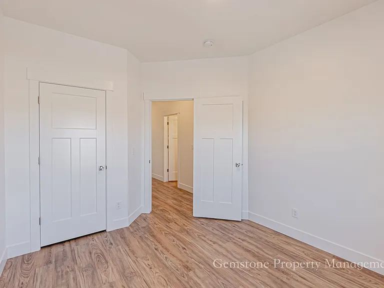 528 Harvester Ave — Photo 32