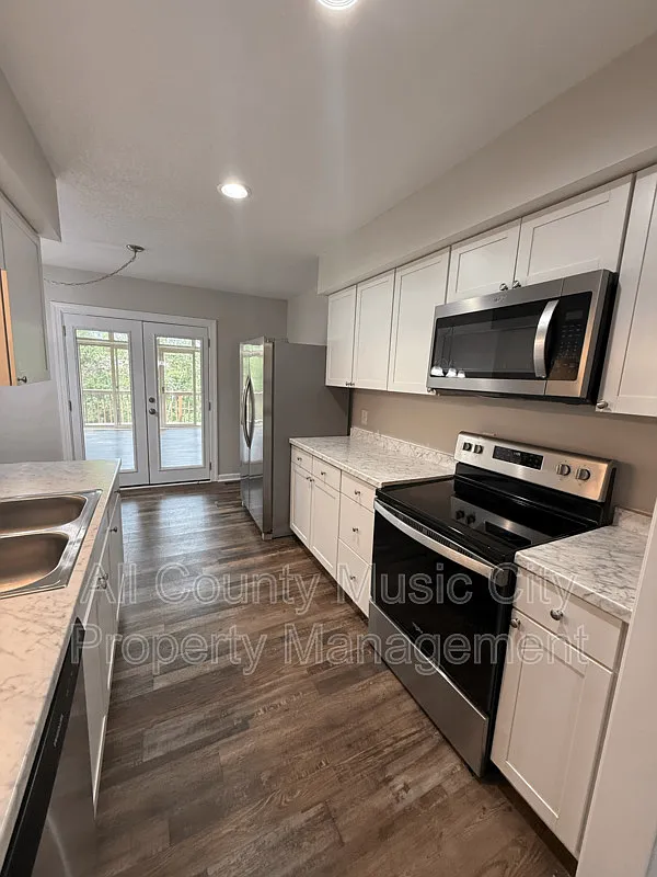 3 bed, 2.0 bath, 1707 sqft, $2,125 — Photo 4