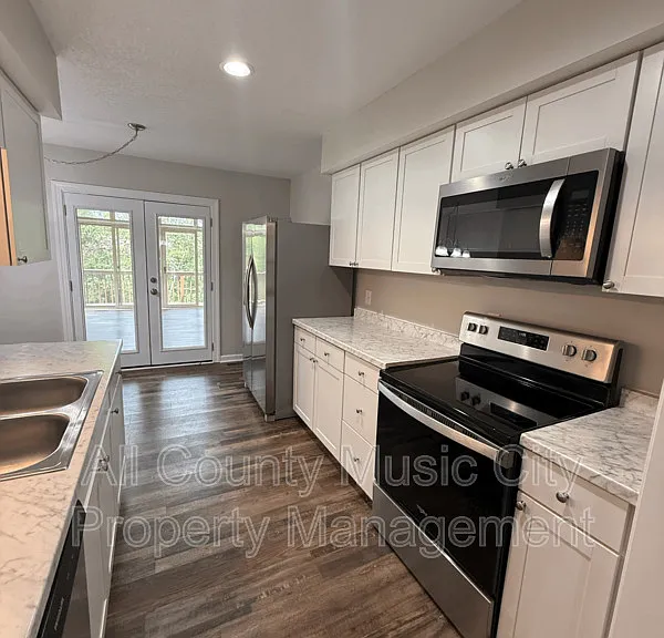 553 Owendale Dr — Photo 4