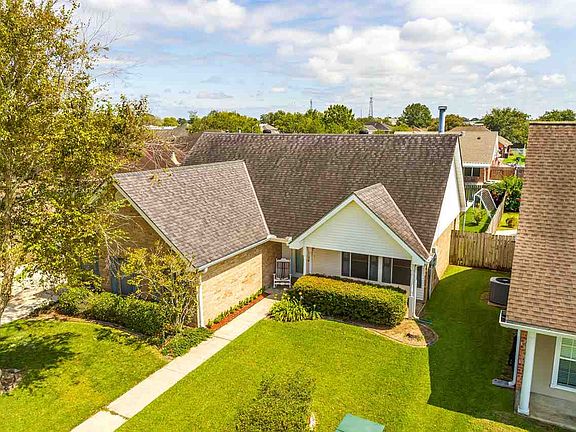 2nd image of 204 Willsbrook Dr
