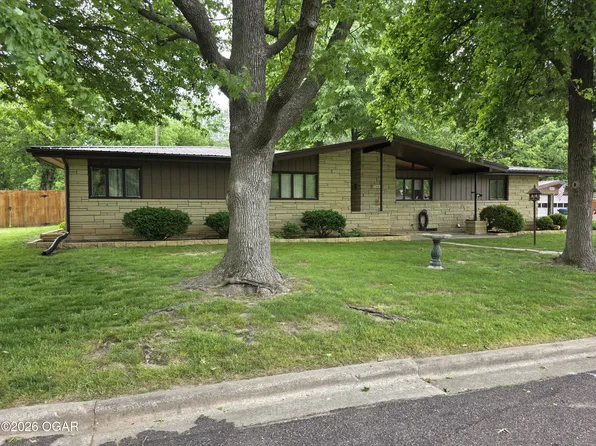 1405 Sheilah Ln, Monett, MO 65708