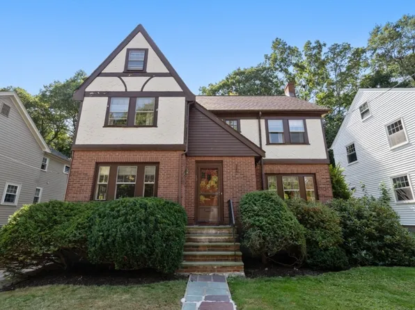 15 Crehore Rd, Chestnut Hill, MA 02467