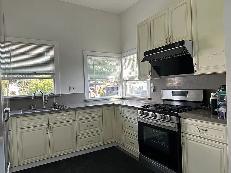 1402 High St #3 — Photo 4