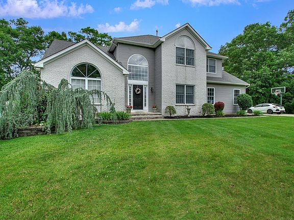 3rd image of 1637 Shelton Ct
