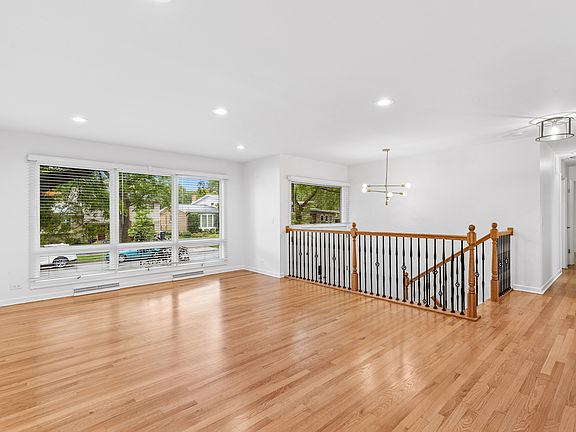 4th image of 409 Brookside Dr