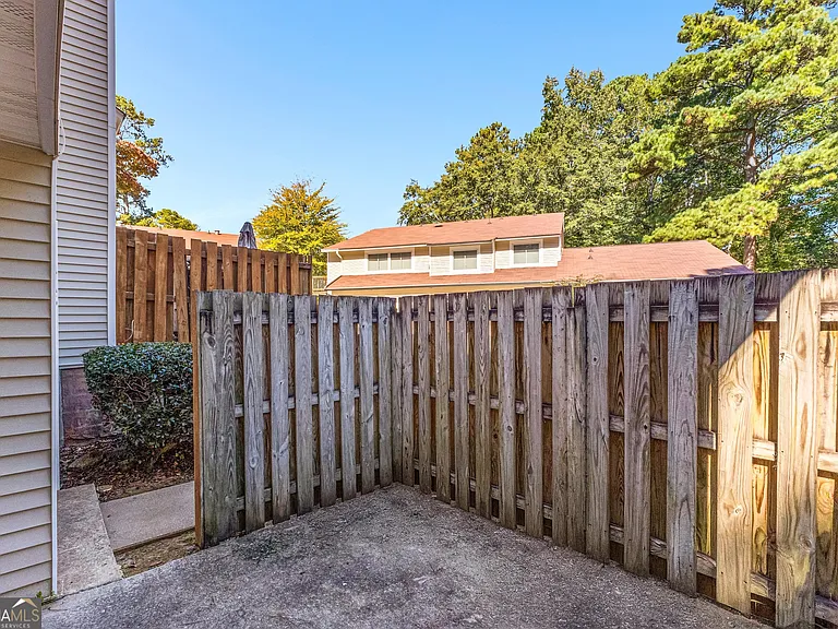 143 Twiggs Cor — Photo 19