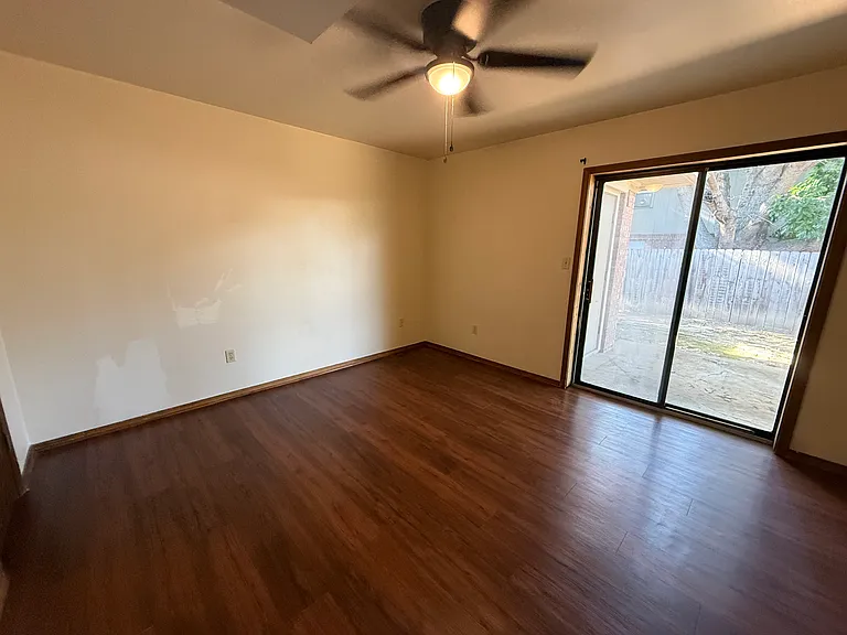 2632 W C St — Photo 12