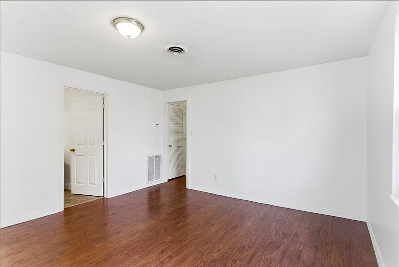 Building Photo - 306 E Burwell Ave #A