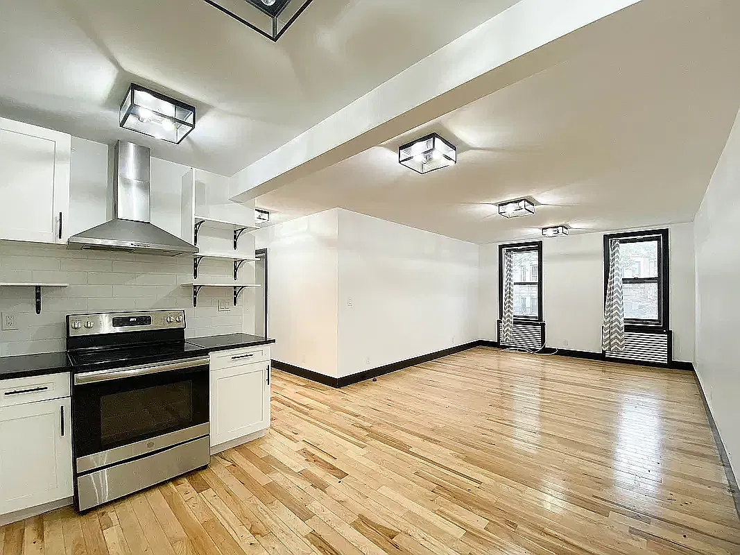 283 Albany Avenue — Photo 3