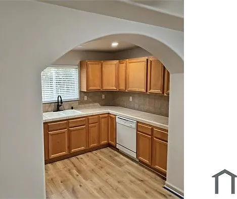 7047 Church St — Photo 4