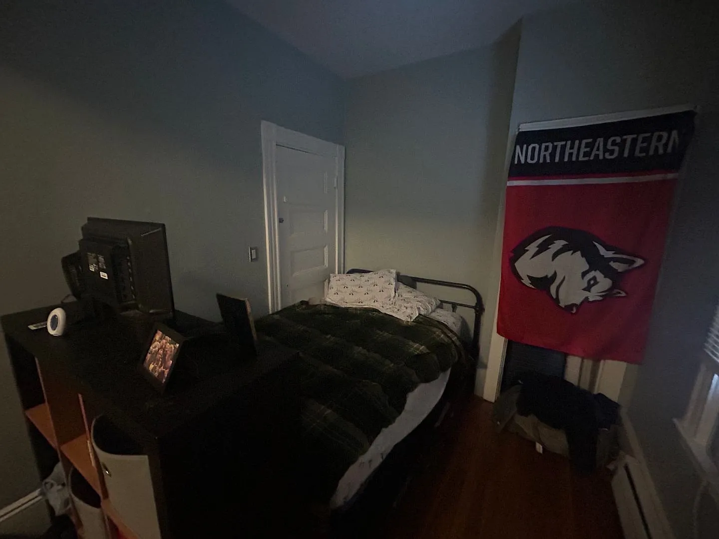 Spacious 4 Bed / 2 Bath Mission Hill Apartment w/ In-Unit Laundry — Photo 3