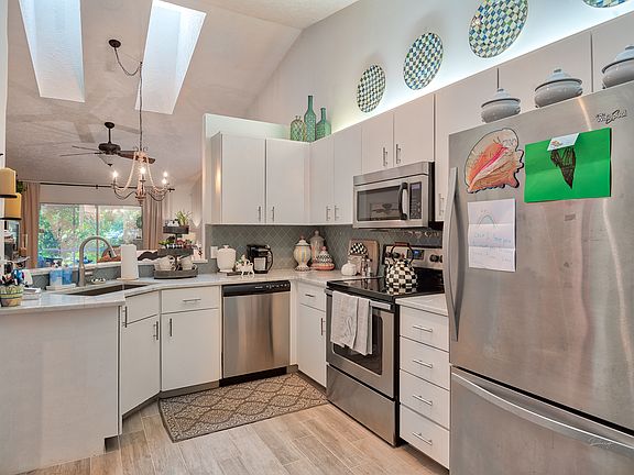 4th image of 1805 Sixty Oaks Ln