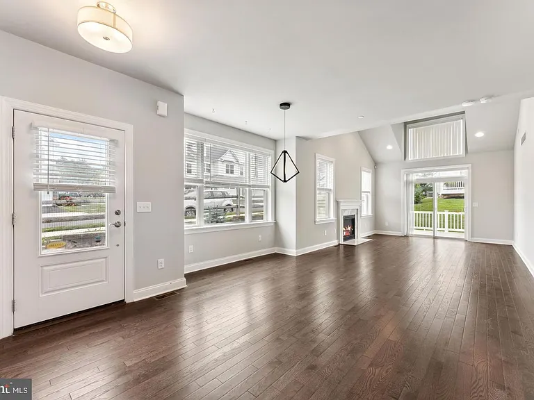 38 Lacey Ln — Photo 6