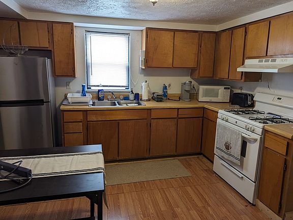 2nd image of 2419-2423 Carey Way