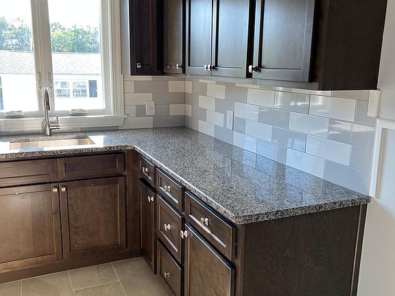 Kitchen (right side)