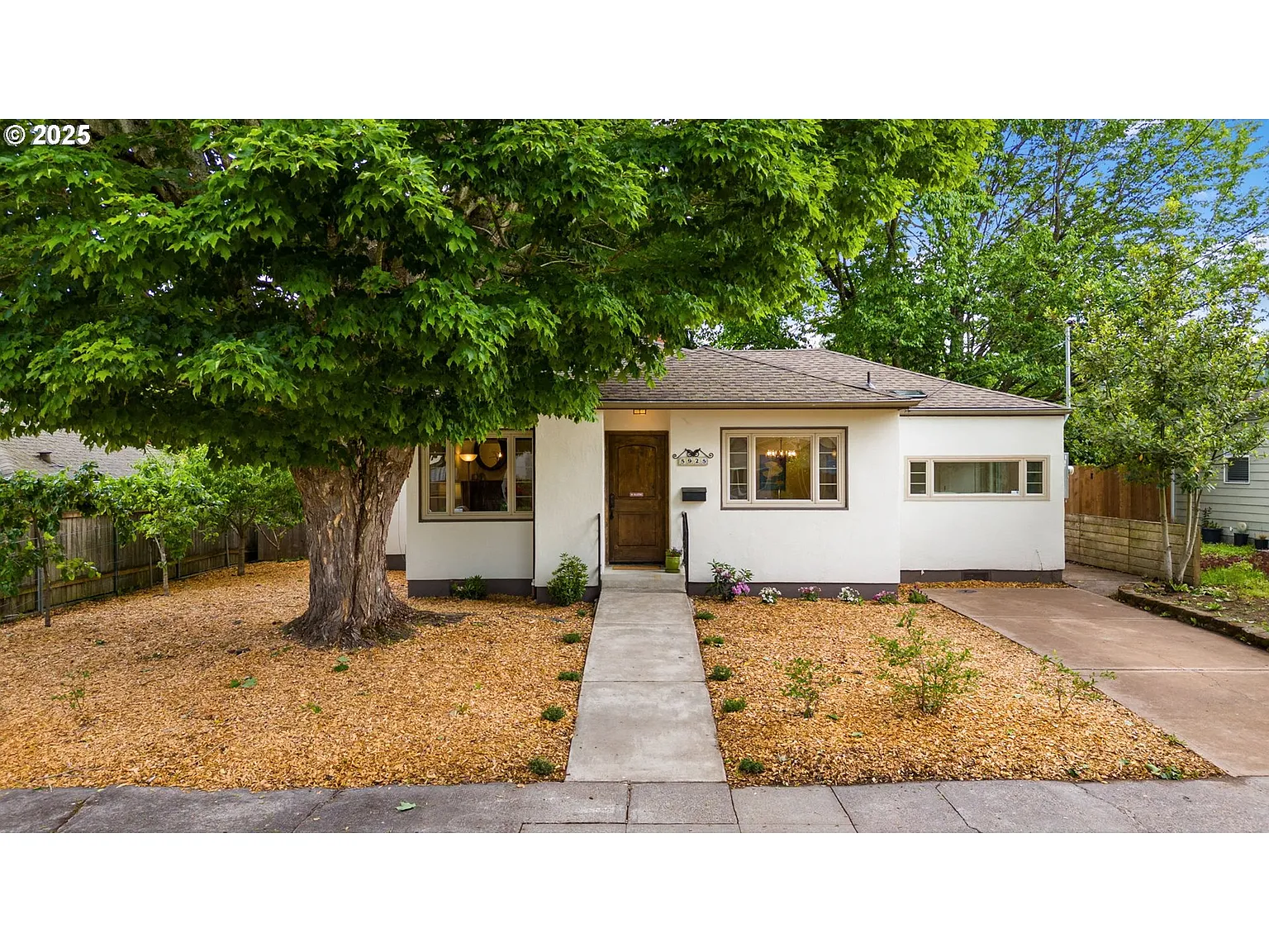 5925 SE Tibbetts St photo 1
