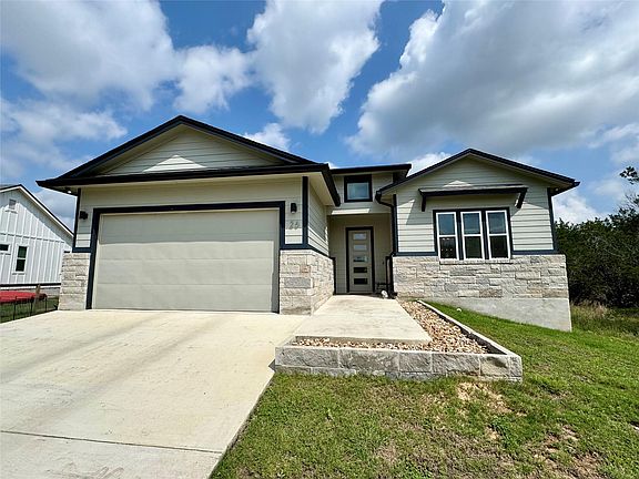 2nd image of 26 Quiet Meadow Cir