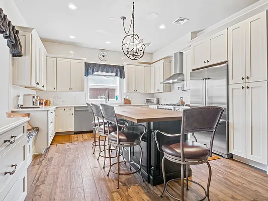 Sold by Casandra Properties Inc. | media 44