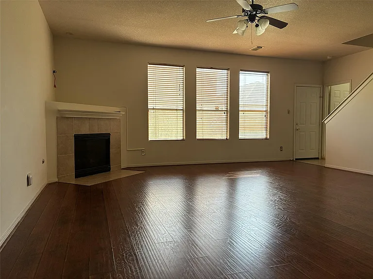19531 Hickory Meadow Ln — Photo 2