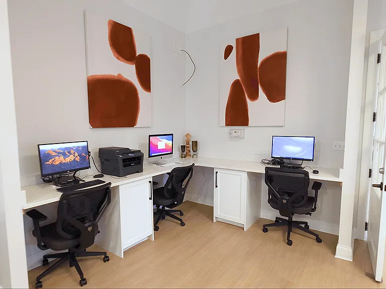 24/7 Business Center