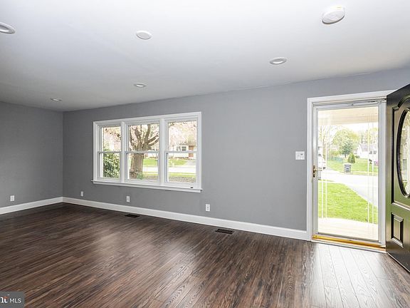 5th image of 153 Lake Dr