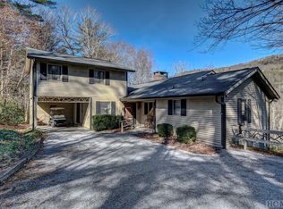 573 Round Hill Rd, Sapphire, NC 28774