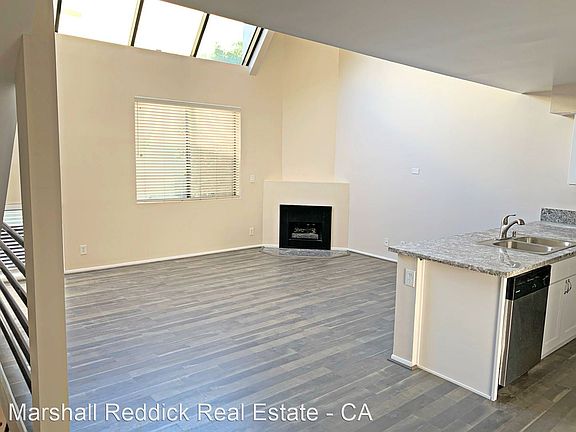 2nd image of 820 Bay St Unit 3