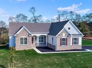 21 Whispering Ln, Hanover, PA 17331