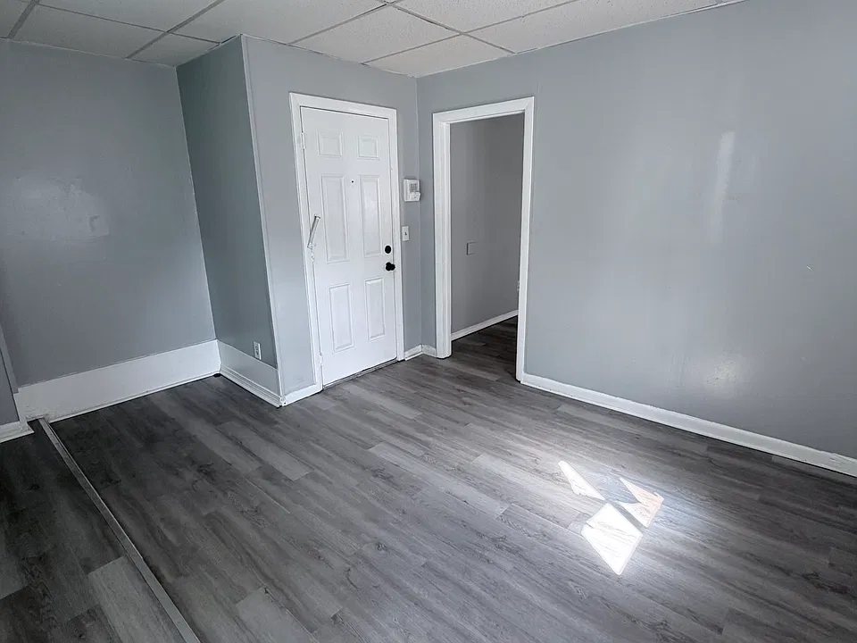 197 S Leonard St #4