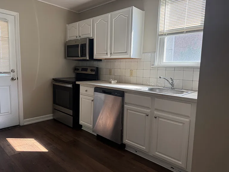1009 Delta Ave — Photo 15