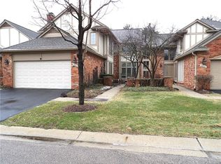 4076 Willoway Place Dr #1, Bloomfield Hills, MI 48302