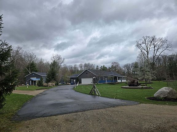 2nd image of 1780 Shady Ln