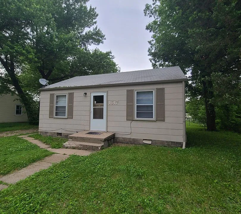 1617 Bradley Ave
