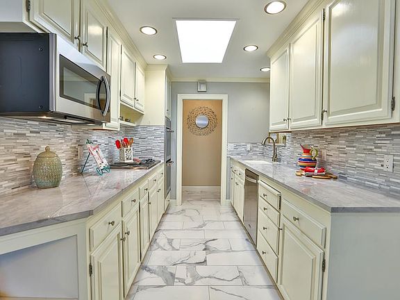 5th image of 4056 Briarglen Dr