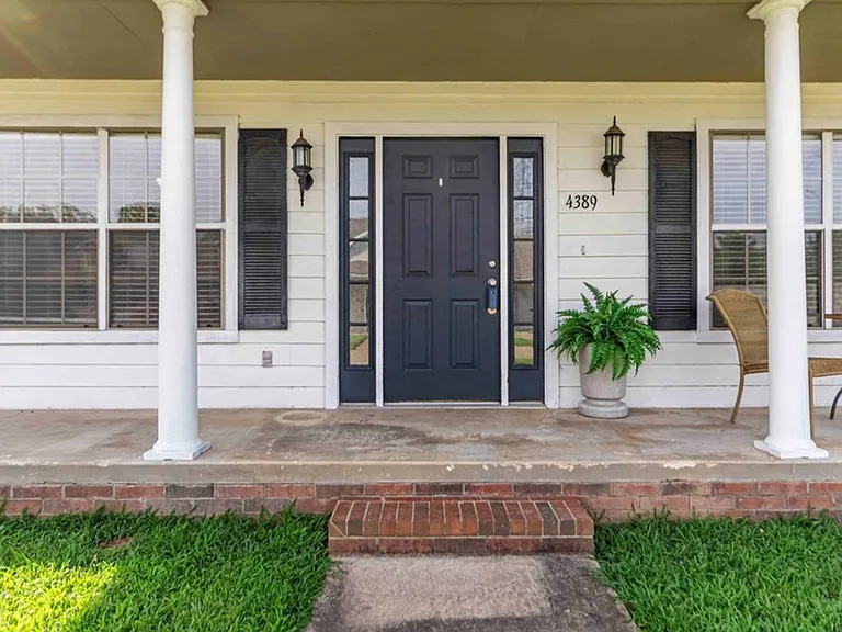 4389 E Holiday Dr — Photo 4