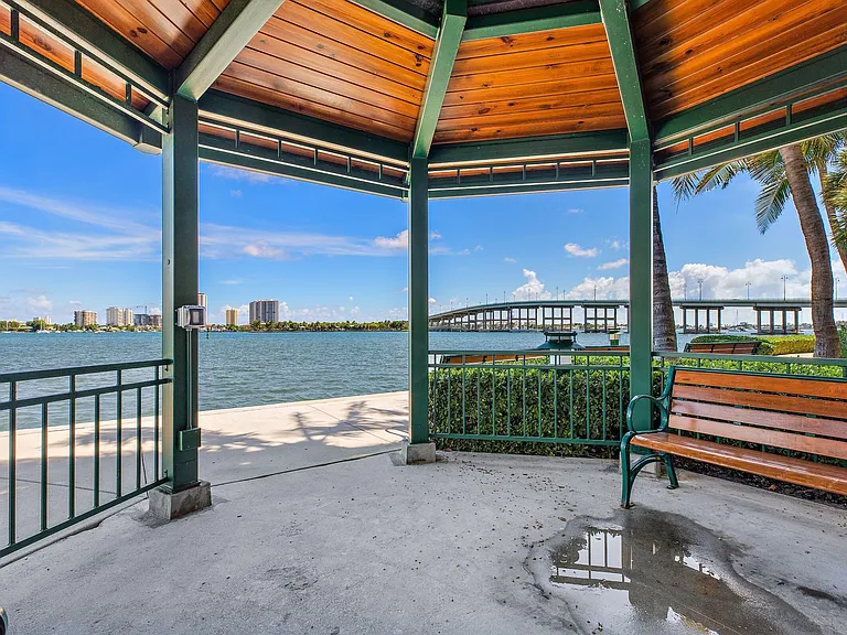 2650 Lake Shore Dr #206 — Photo 34