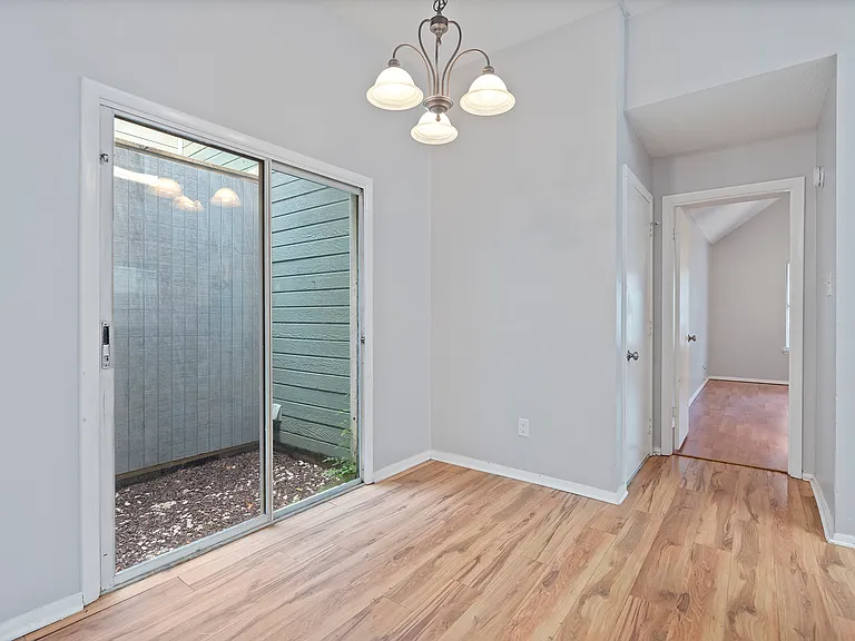 120 Briargate Ln — Photo 3