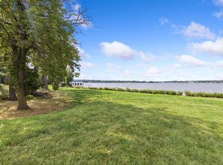 555 Bushaway Rd, Wayzata, MN 55391