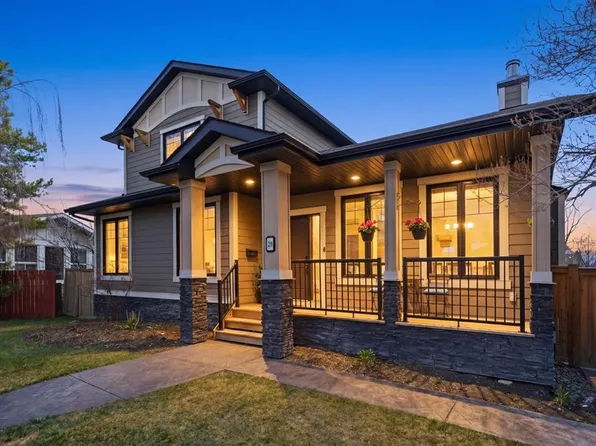 29 NW Winchester Cres SW, Calgary, AB T3C 2T9