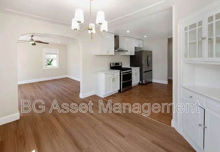 2801 Sabral Cir — Photo 5