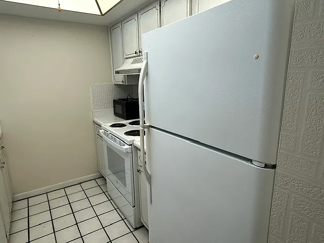 1845 S Highland Ave #19 — Photo 7