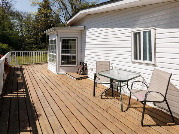 760 Hillcrest Rd, Gibsons, BC V0N 1V9