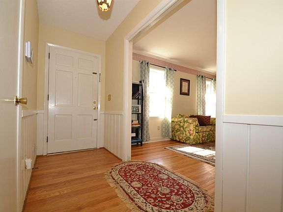 4th image of 819 Fairwood Dr