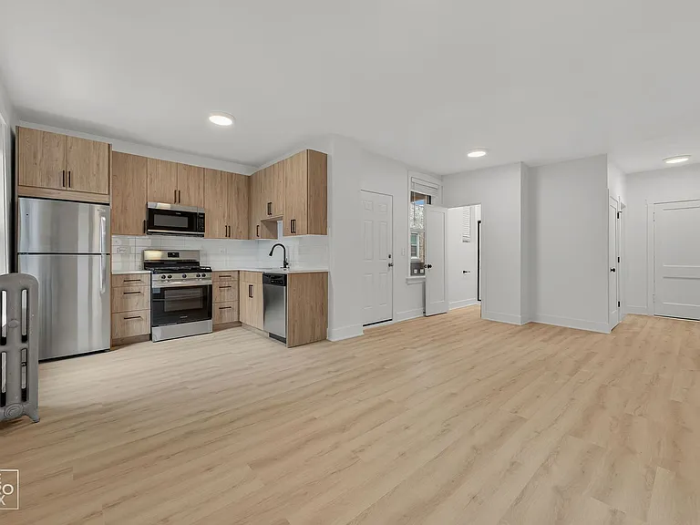 2139 W Lunt LLC — Photo 16