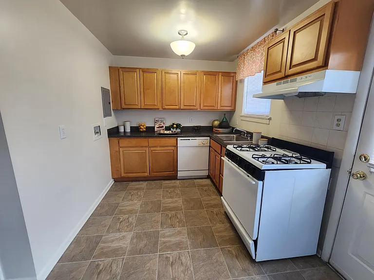 Morningside Apartments — Photo 12