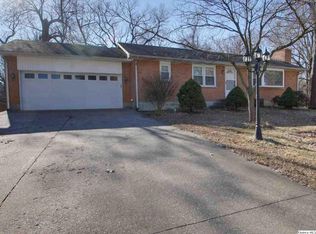 700 S Hilltop Dr, Quincy, IL 62305