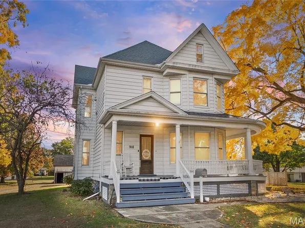 918 5th St, Carrollton, IL 62016